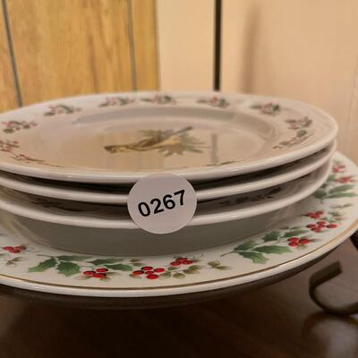 Holiday Plates with Plate Stand