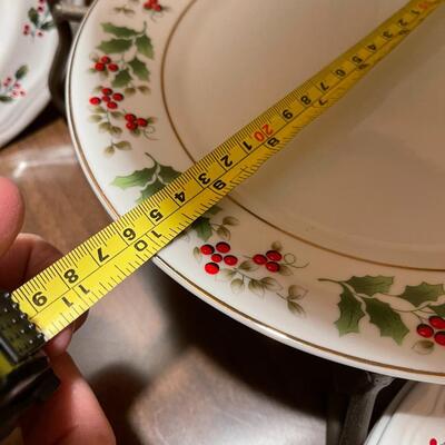 Holiday Plates with Plate Stand