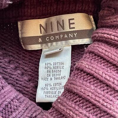 Women's Medium Turtle Neck Sweaters in Basket