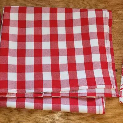 Lot 21: Vintage Red & White Tablecloth w/ Placemats, Red & White Check Tablecloth & Cherry Pie Kitchen Tea Towel
