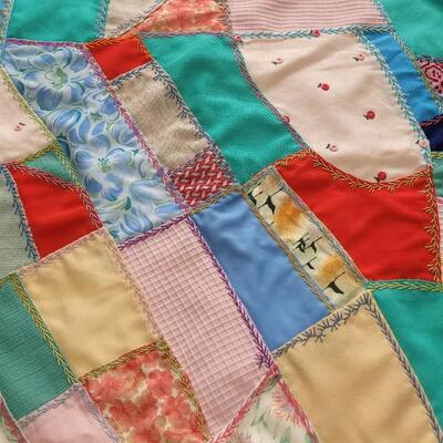 Lot 28: Vintage Polyester Quilt without backing - Great For Picnics