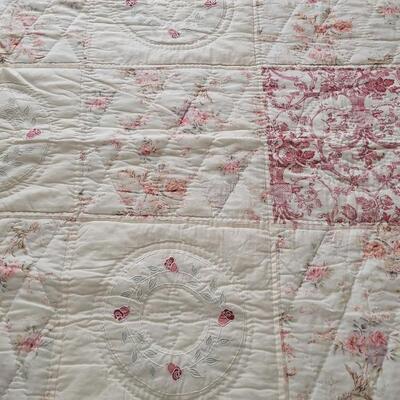 Lot 29: Pink & White Contemporary Full Quilt