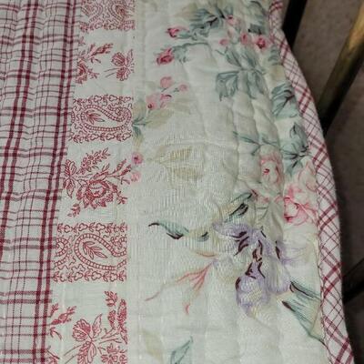 Lot 29: Pink & White Contemporary Full Quilt
