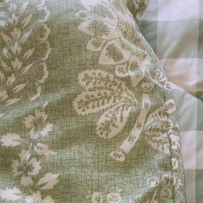 Lot 34: Cream & Green Double Sided Twin Comforter