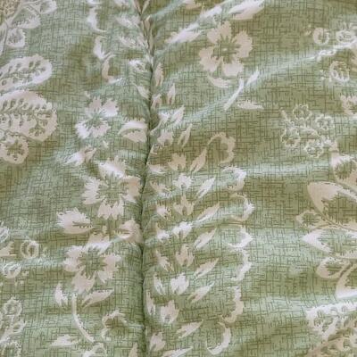 Lot 34: Cream & Green Double Sided Twin Comforter