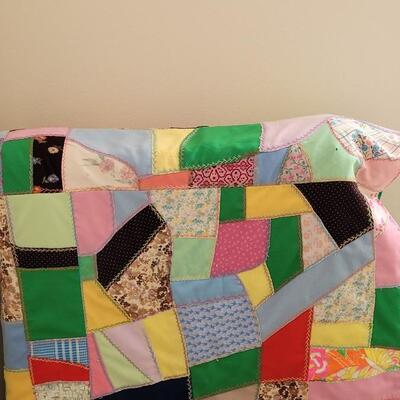 Lot 37: Vintage Polyester Quilt - Perfect Picnic Blanket
