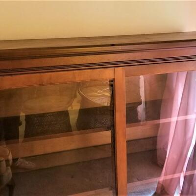 Lot #232  Contemporary Display Cabinet/Bookcase - sliding glass doors