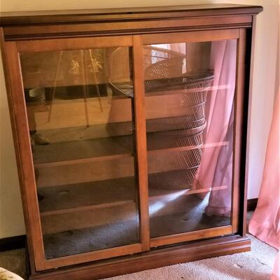Lot #232  Contemporary Display Cabinet/Bookcase - sliding glass doors