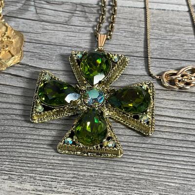 Jewelry Lot J18
