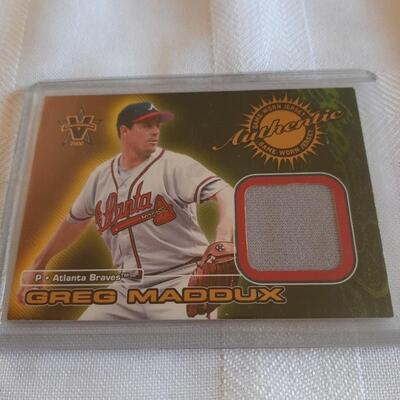 2000 GREG MADDUX AUTHENTIC JERSEY CARD