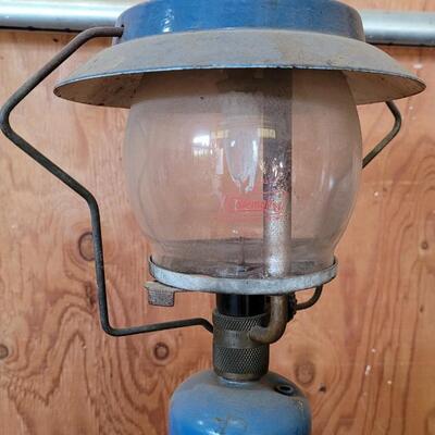 Lot 99: Vintage BLUE Mid Century Modern COLEMAN Canister Lantern Kit w/ Stand