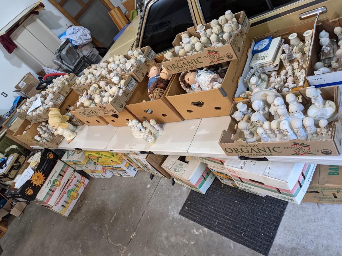 393 Precious Moments This Is Serious Resale Opportunity or Fill 393 Precious Moments This Is Serious Resale Opportunity or Fill