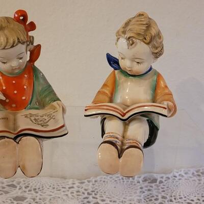 Lot 115: Vintage Porcelain Children Reading Fairy Tales made in Occupied Japan