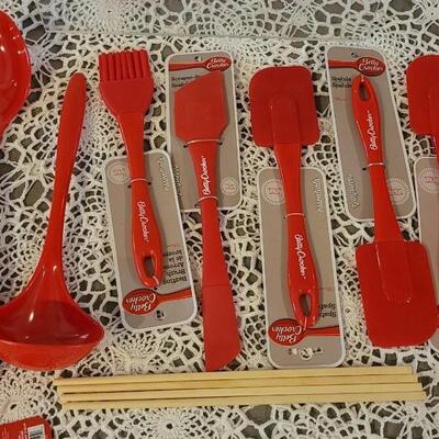 Lot 122: Assorted Baking Lot- New Betty Crocker Baking Utensils, Cookie Cutters and Quiche Dish