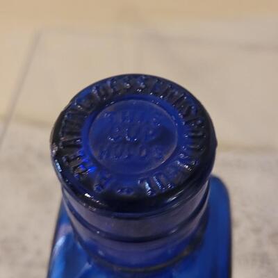 Lot 146: c. 1915 John Wyeth & Bro. Cobalt Blue Medicine Bottle with Dose Cap