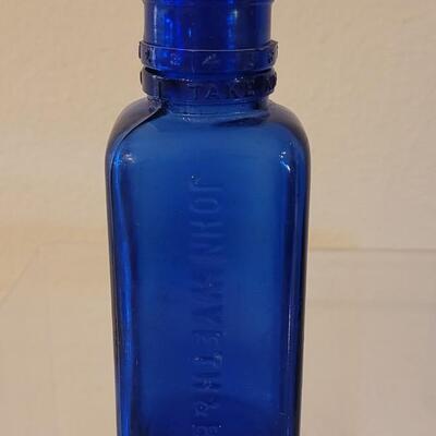 Lot 146: c. 1915 John Wyeth & Bro. Cobalt Blue Medicine Bottle with Dose Cap