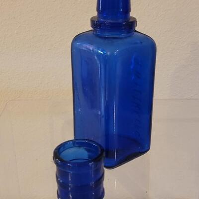 Lot 146: c. 1915 John Wyeth & Bro. Cobalt Blue Medicine Bottle with Dose Cap