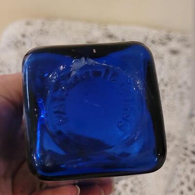 Lot 146: c. 1915 John Wyeth & Bro. Cobalt Blue Medicine Bottle with Dose Cap