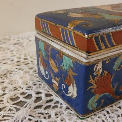 Lot 152: Vintage Neiman Marcus Porcelain Box