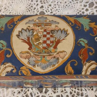 Lot 152: Vintage Neiman Marcus Porcelain Box