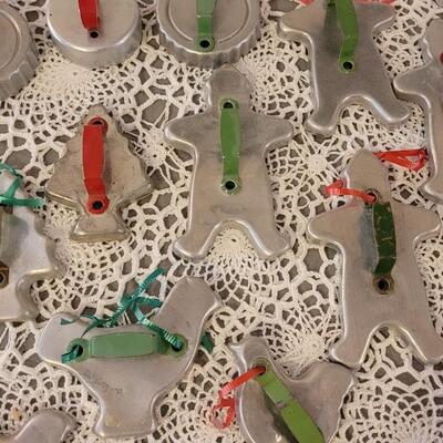 Lot 169: (29) Vintage Cookie Cutters used as Christmas Ornaments