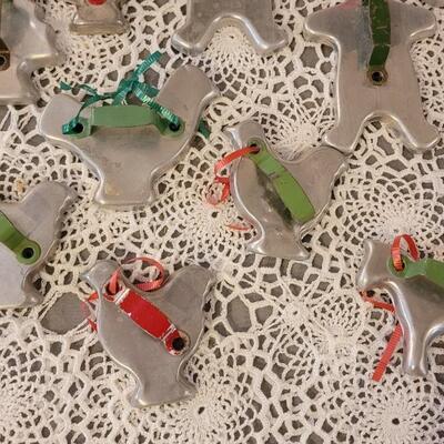 Lot 169: (29) Vintage Cookie Cutters used as Christmas Ornaments