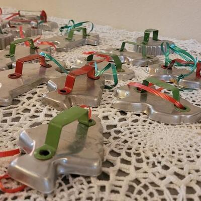 Lot 169: (29) Vintage Cookie Cutters used as Christmas Ornaments