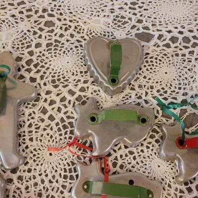 Lot 169: (29) Vintage Cookie Cutters used as Christmas Ornaments
