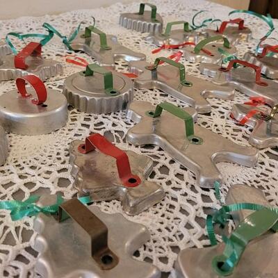 Lot 169: (29) Vintage Cookie Cutters used as Christmas Ornaments