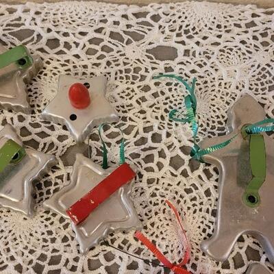 Lot 169: (29) Vintage Cookie Cutters used as Christmas Ornaments
