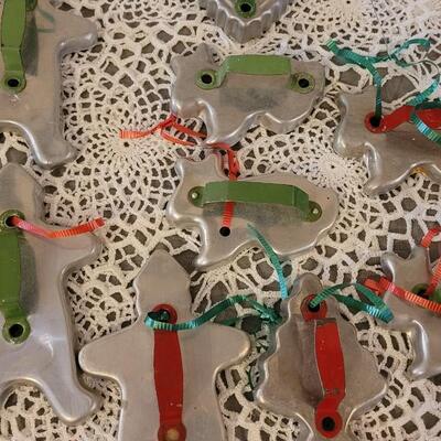 Lot 169: (29) Vintage Cookie Cutters used as Christmas Ornaments