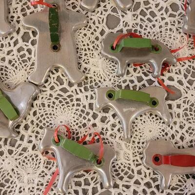 Lot 169: (29) Vintage Cookie Cutters used as Christmas Ornaments