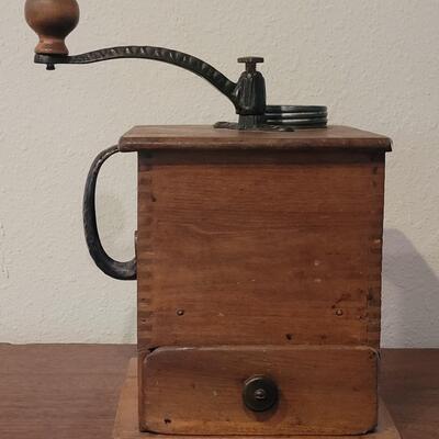 Lot 172: Antique Coffee Grinder with Ornate Handle & Crank