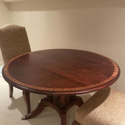 Gorgeous Ethan Allen round table and two chairs with leaf to make into oval.