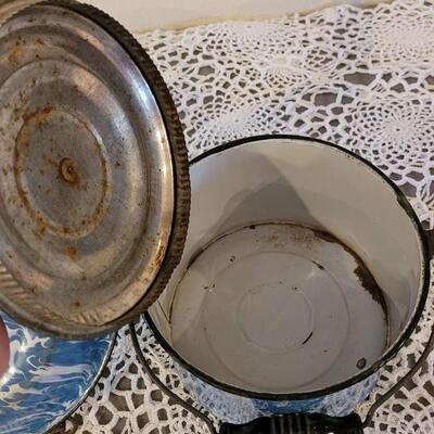 Lot 179: Antique Robbins Egg Blue & White Splatter Enamelware Pie Plate with Stand and Covered Pot with Wood Handle