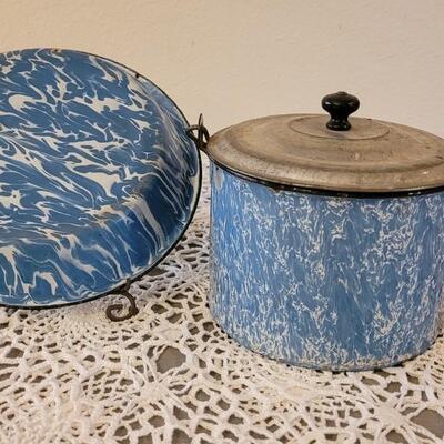 Lot 179: Antique Robbins Egg Blue & White Splatter Enamelware Pie Plate with Stand and Covered Pot with Wood Handle