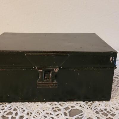 Lot 182: Antique Victorian Traveling Tin Spice Box Set