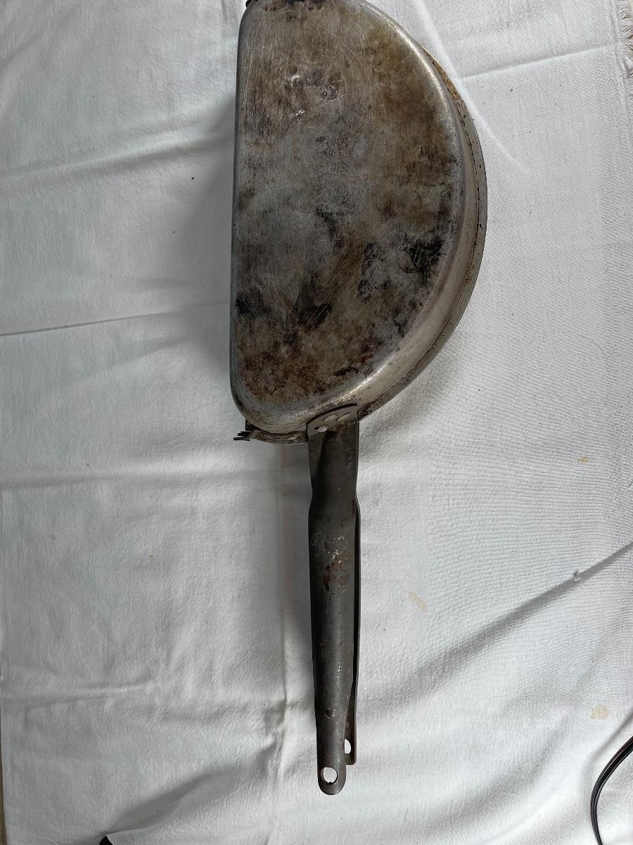 Wear ever 138 twosided omelet pan