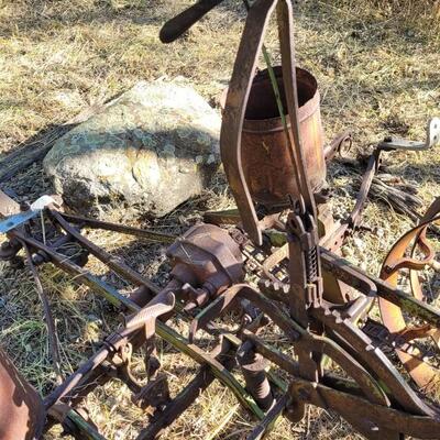 Lot 184: Antique Farm Tractor Dual Seed Broadcaster