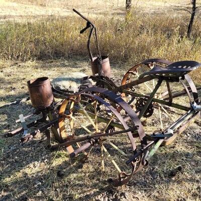 Lot 184: Antique Farm Tractor Dual Seed Broadcaster