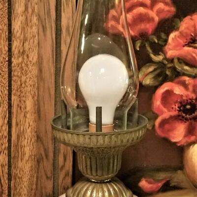 Lot #257  Vintage Gone With the Wind lamp - hand painted