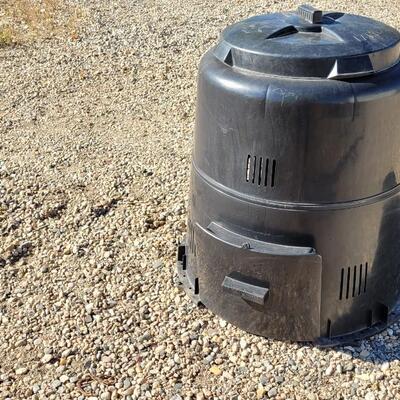 Lot 187: Black Twist Tight Compost Bin