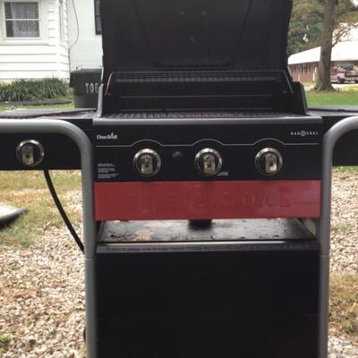 O813 Charbroil Gas-To-Coal 3 burner with side burner Grill