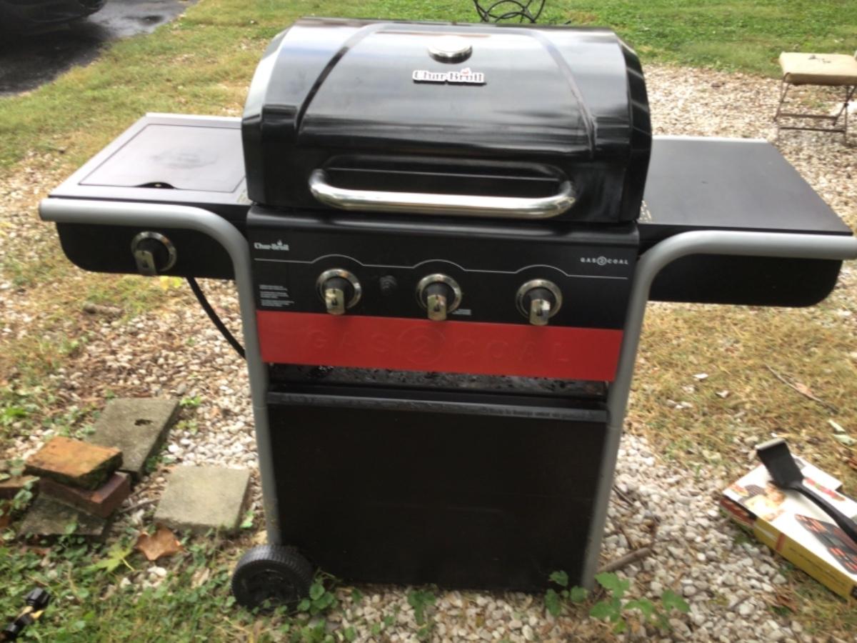 O813 Charbroil GasToCoal 3 burner with side burner Grill