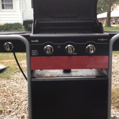 O813 Charbroil Gas-To-Coal 3 burner with side burner Grill