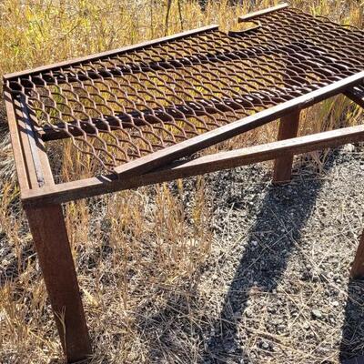 Lot 191: Vintage Metal Frame Stand w/ Removable Metal Grate