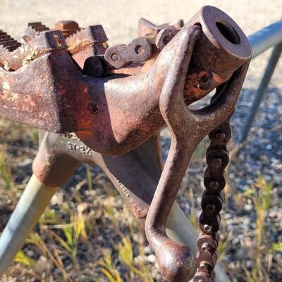 Lot 195: Vintage RIGID Pipe Cutting Stand w/ Clamp