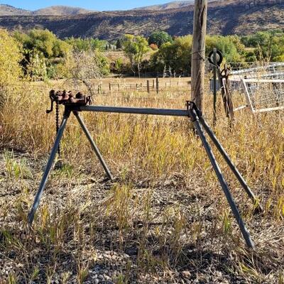 Lot 195: Vintage RIGID Pipe Cutting Stand w/ Clamp