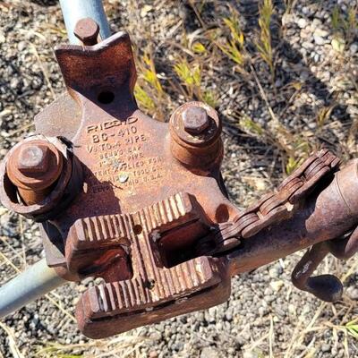 Lot 195: Vintage RIGID Pipe Cutting Stand w/ Clamp