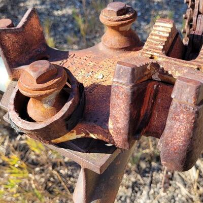 Lot 195: Vintage RIGID Pipe Cutting Stand w/ Clamp